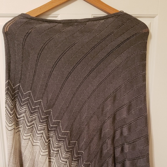 WHITE HOUSE BLACK MARKET CHEVRON ZIG ZAG PONCHO PU - Picture 8 of 8